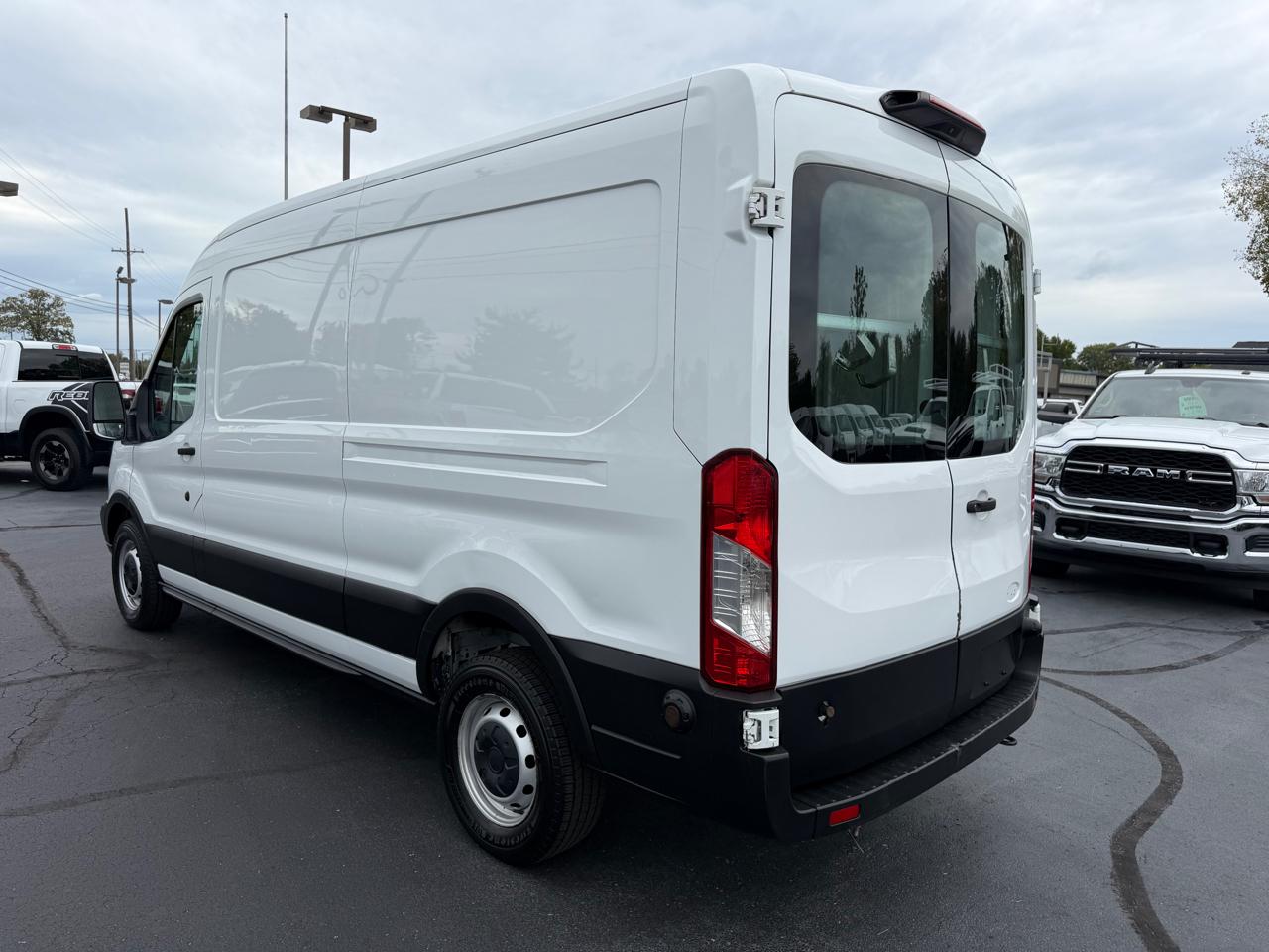 Ford Transit Van T-250 148" Med Rf 9000 GVWR Sliding RH Dr 2019