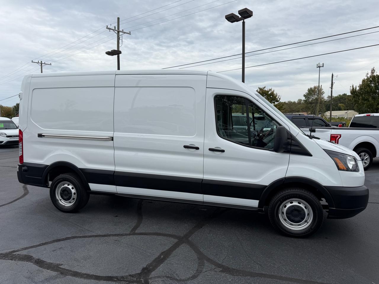 Ford Transit Van T-250 148" Med Rf 9000 GVWR Sliding RH Dr 2019