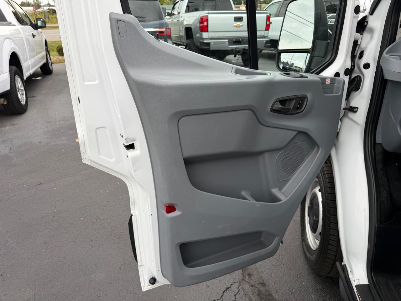 Ford Transit Van T-250 148" Med Rf 9000 GVWR Sliding RH Dr 2019