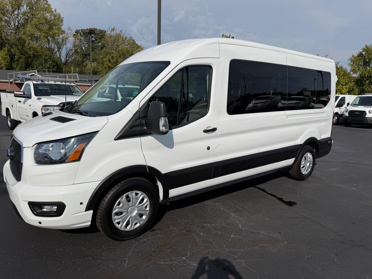 Ford Transit Passenger Wagon T-350 148" Med Roof XLT RWD 2024