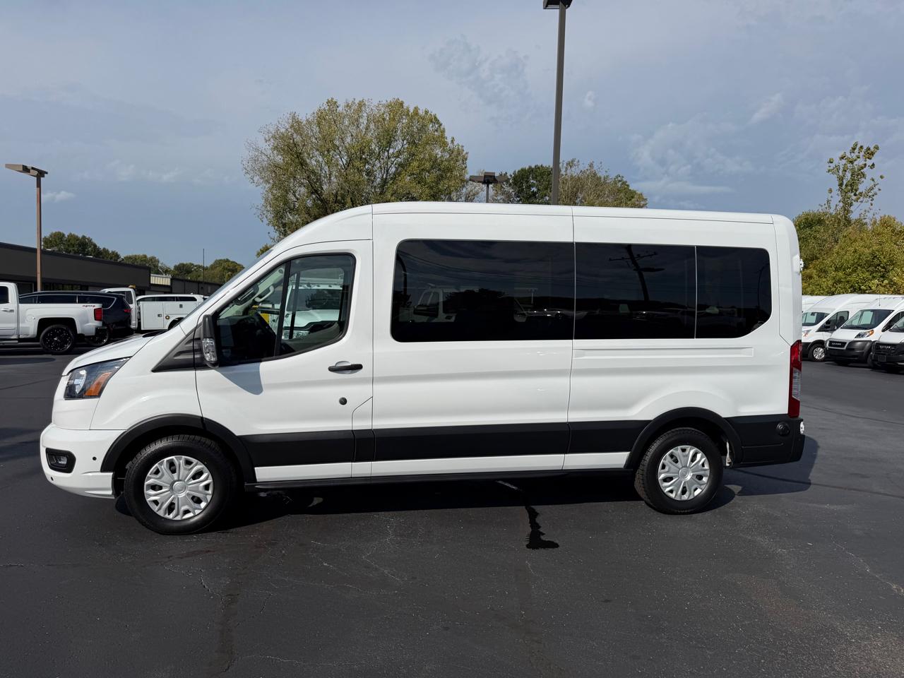 Ford Transit Passenger Wagon T-350 148" Med Roof XLT RWD 2024