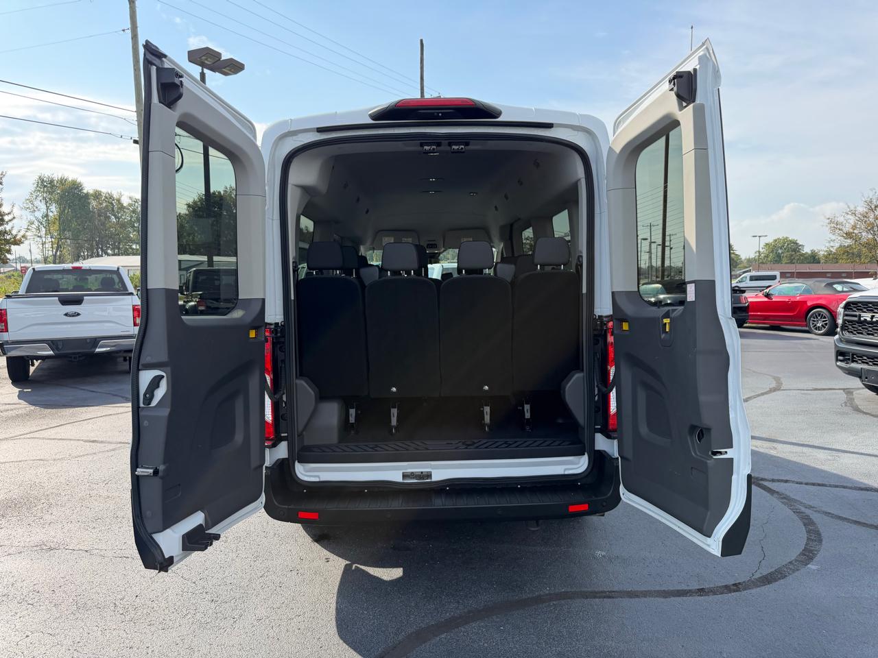 Ford Transit Passenger Wagon T-350 148" Med Roof XLT RWD 2024