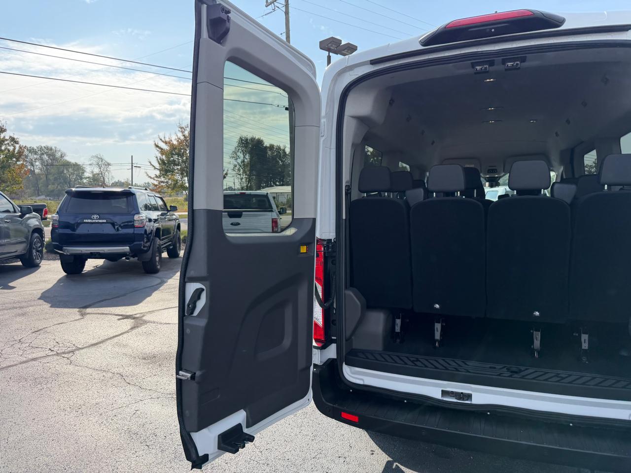 Ford Transit Passenger Wagon T-350 148" Med Roof XLT RWD 2024