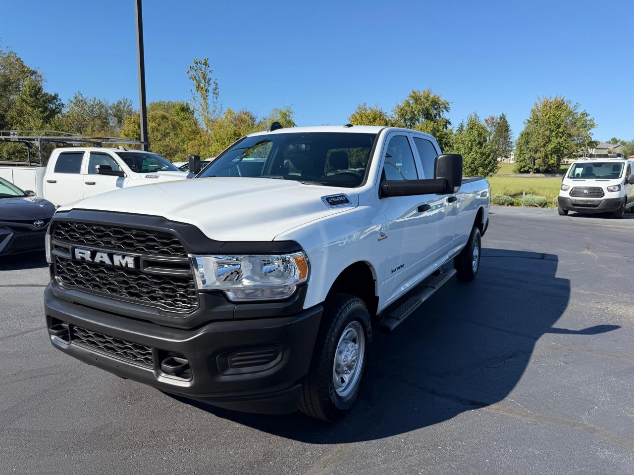 RAM 2500 Tradesman 4x4 Crew Cab 8' Box 2021