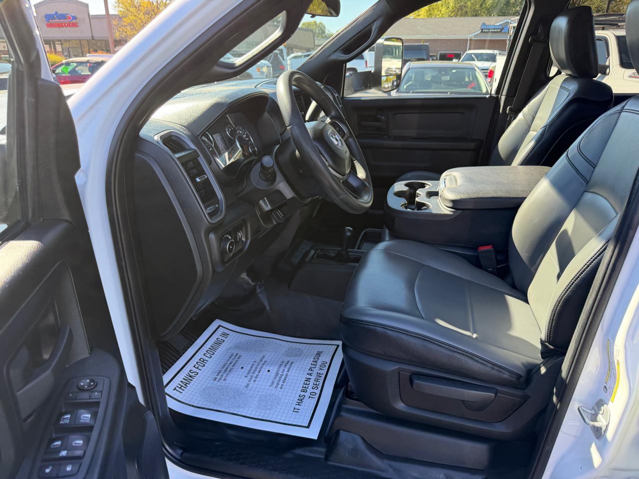 RAM 2500 Tradesman 4x4 Crew Cab 8' Box 2021