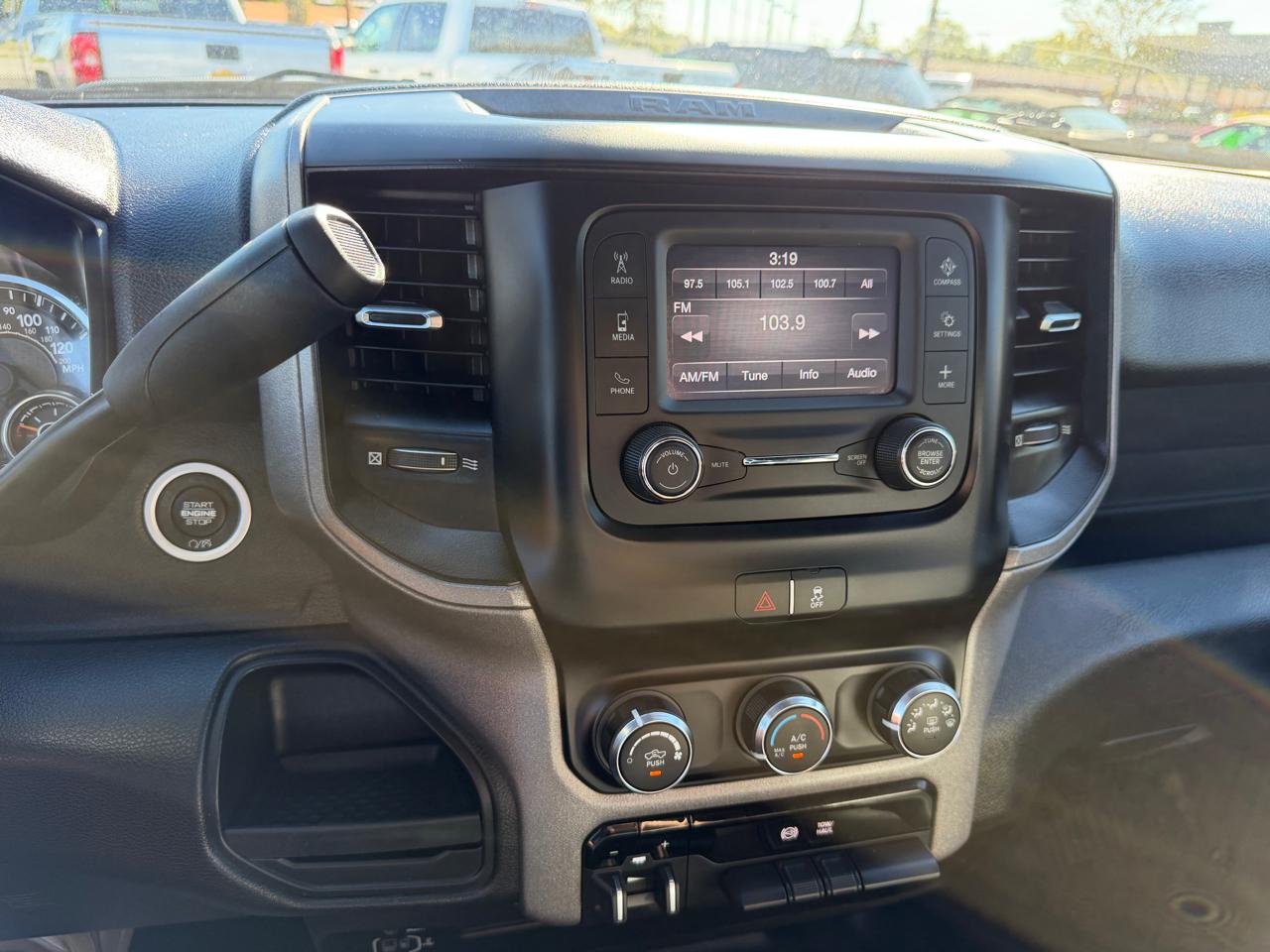 RAM 2500 Tradesman 4x4 Crew Cab 8' Box 2021