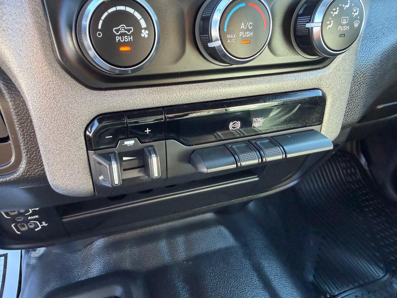 RAM 2500 Tradesman 4x4 Crew Cab 8' Box 2021