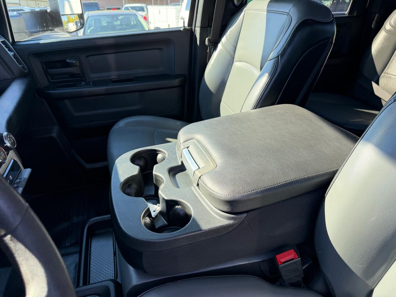RAM 2500 Tradesman 4x4 Crew Cab 8' Box 2021