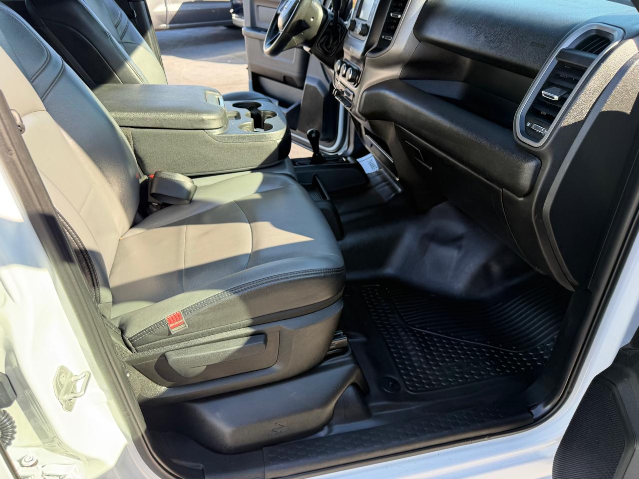 RAM 2500 Tradesman 4x4 Crew Cab 8' Box 2021