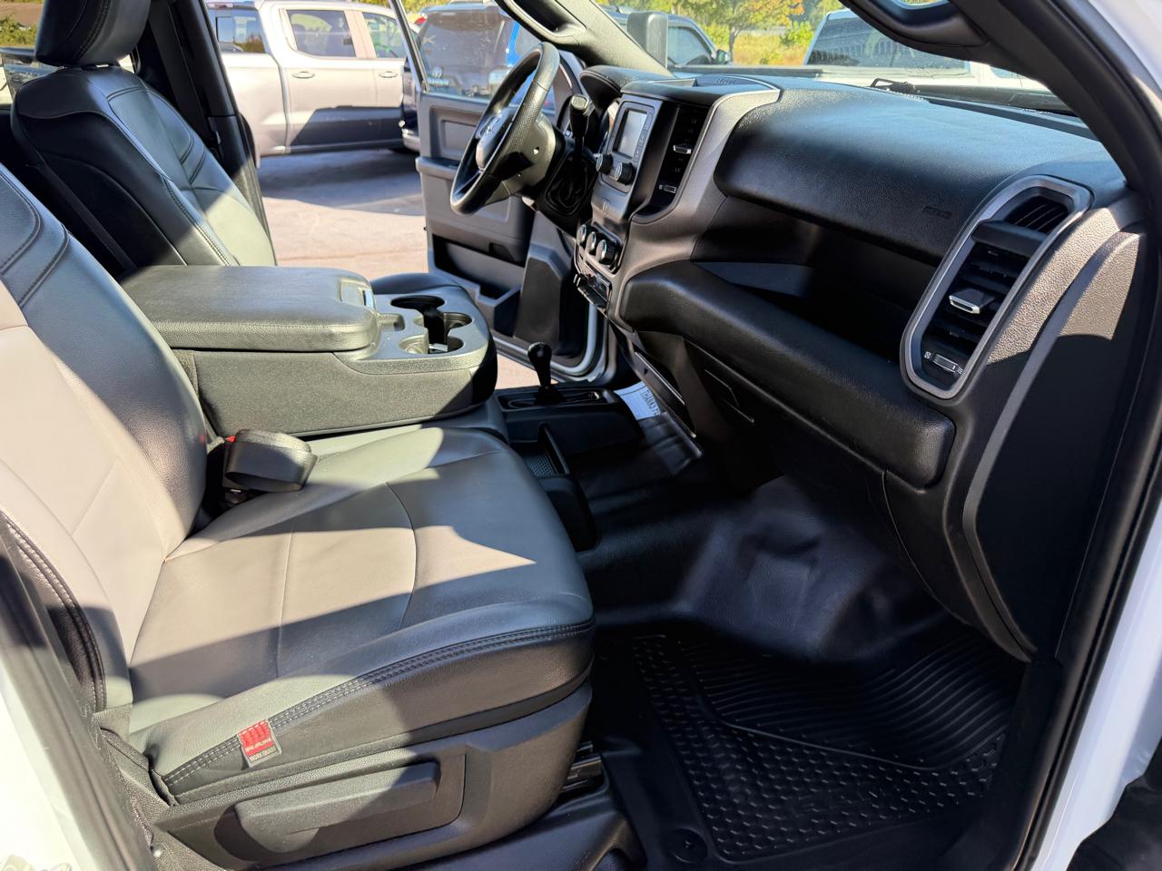 RAM 2500 Tradesman 4x4 Crew Cab 8' Box 2021