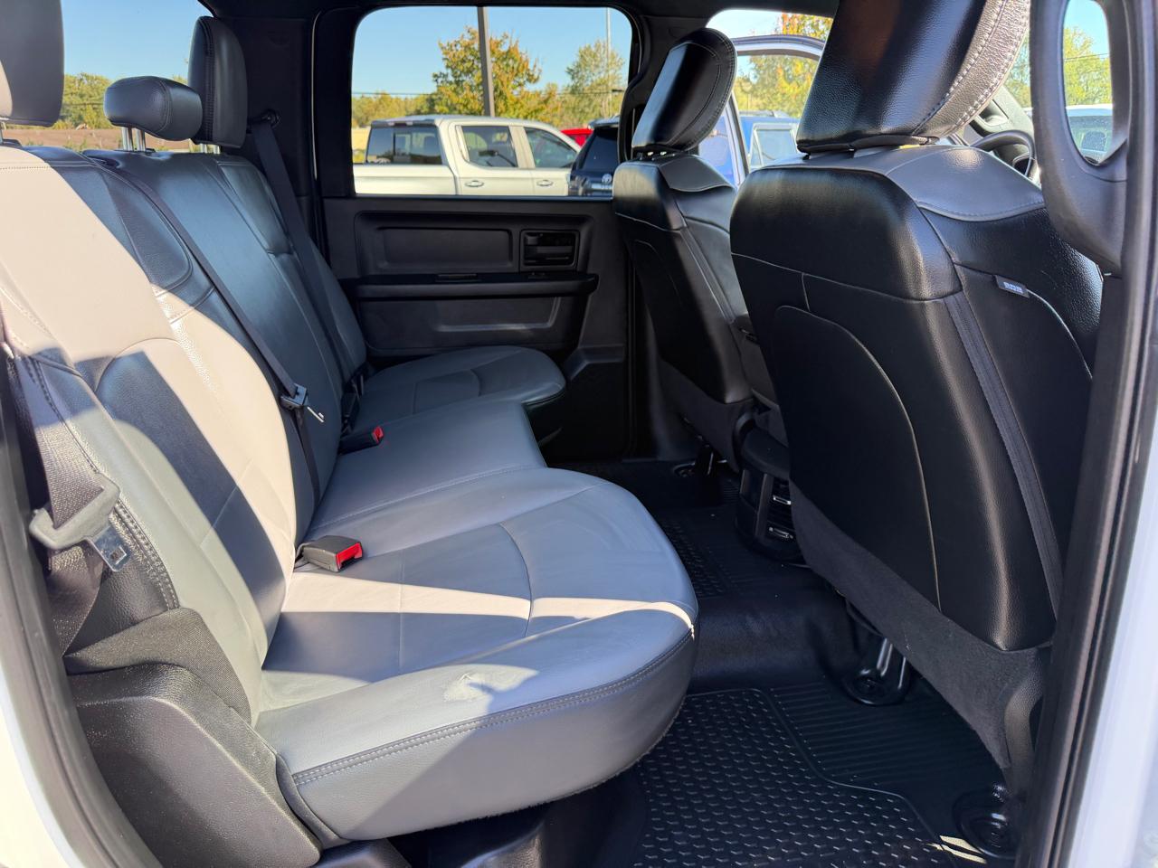 RAM 2500 Tradesman 4x4 Crew Cab 8' Box 2021