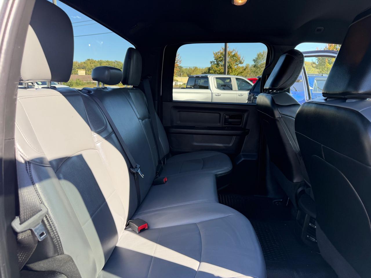 RAM 2500 Tradesman 4x4 Crew Cab 8' Box 2021
