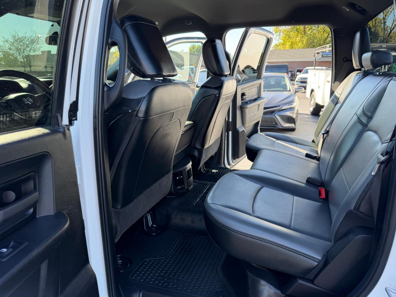 RAM 2500 Tradesman 4x4 Crew Cab 8' Box 2021