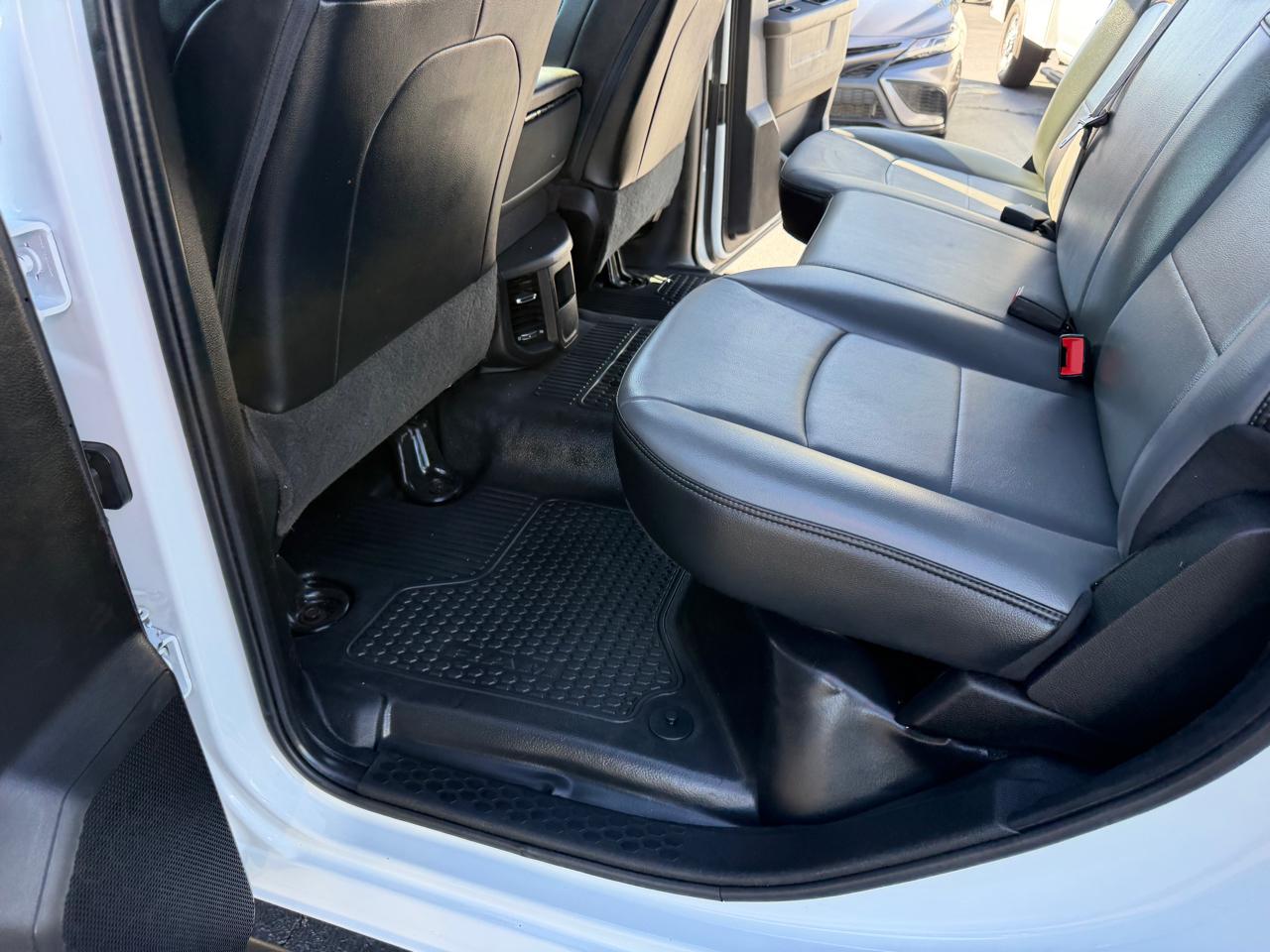 RAM 2500 Tradesman 4x4 Crew Cab 8' Box 2021