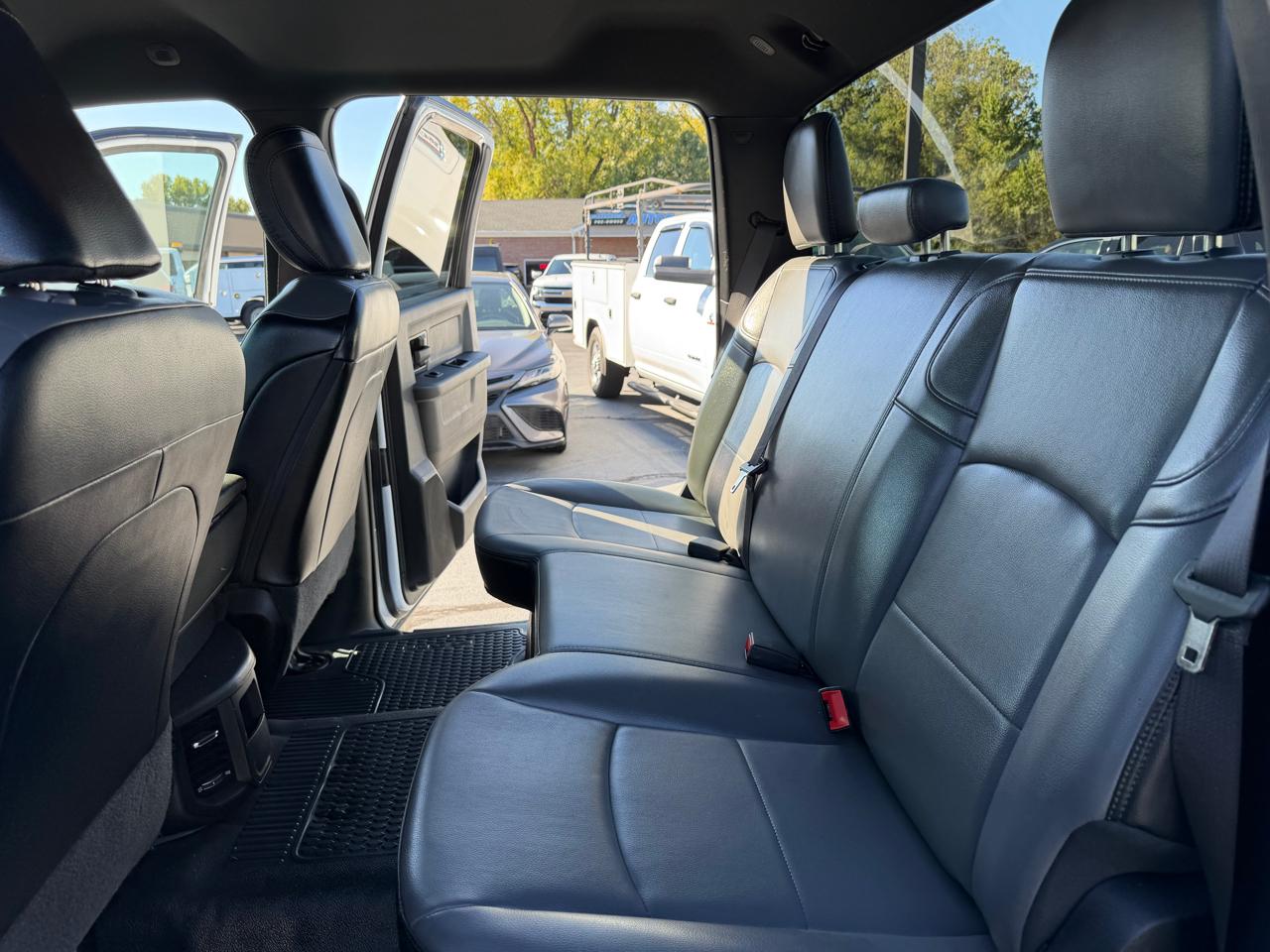 RAM 2500 Tradesman 4x4 Crew Cab 8' Box 2021
