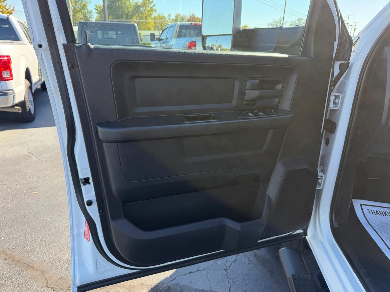 RAM 2500 Tradesman 4x4 Crew Cab 8' Box 2021