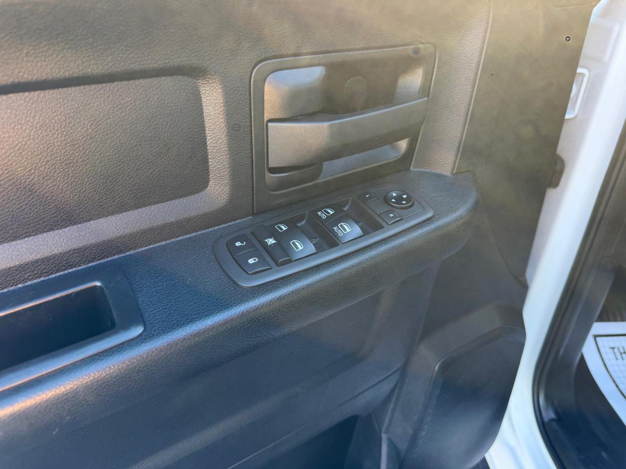 RAM 2500 Tradesman 4x4 Crew Cab 8' Box 2021