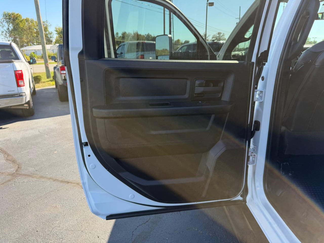 RAM 2500 Tradesman 4x4 Crew Cab 8' Box 2021