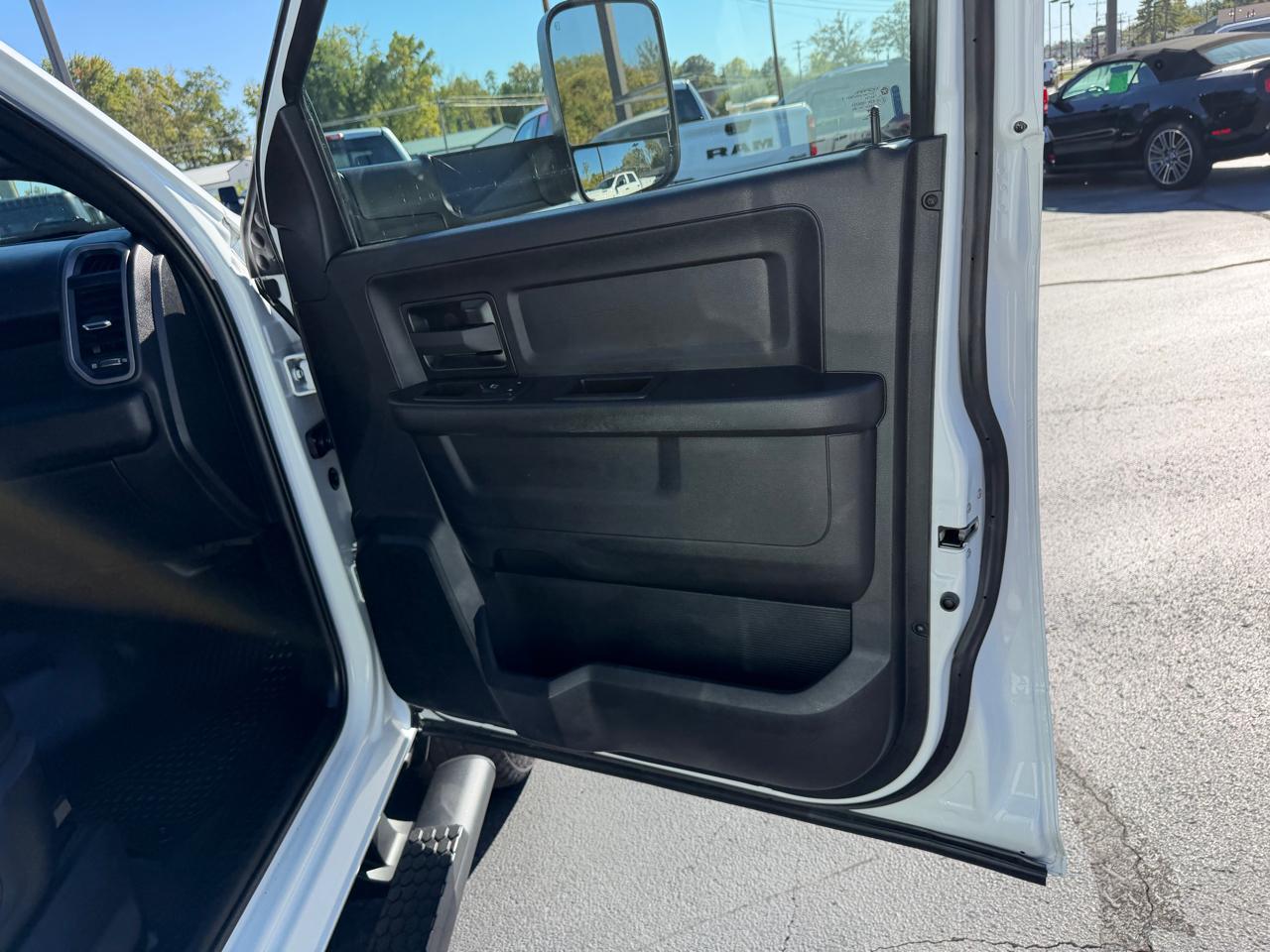 RAM 2500 Tradesman 4x4 Crew Cab 8' Box 2021