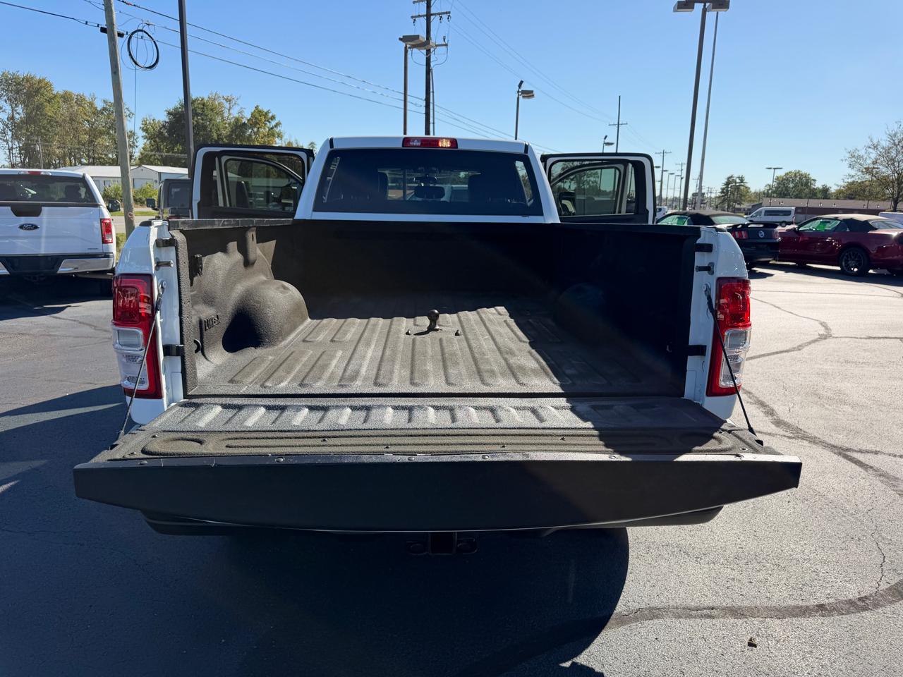RAM 2500 Tradesman 4x4 Crew Cab 8' Box 2021