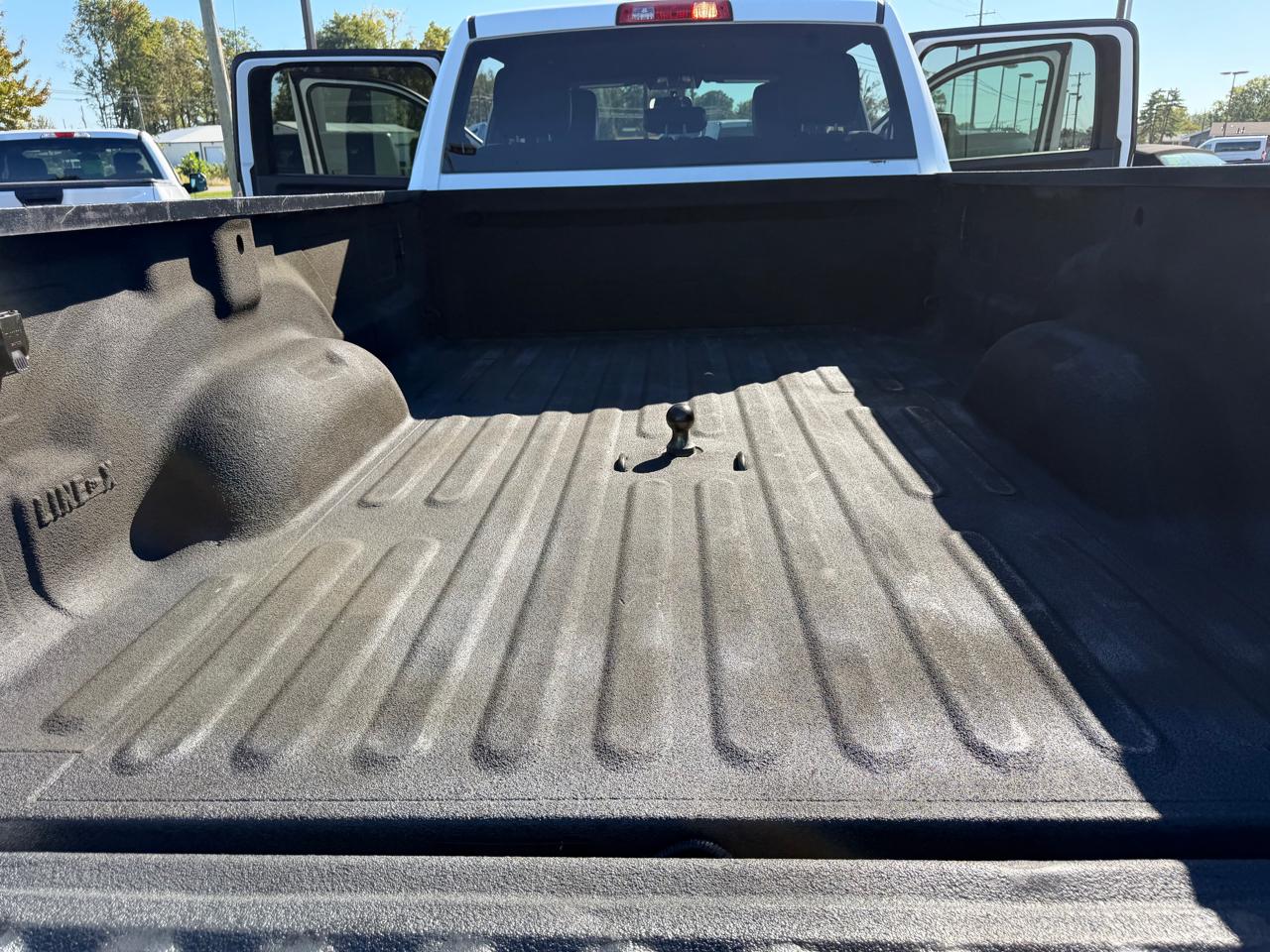 RAM 2500 Tradesman 4x4 Crew Cab 8' Box 2021