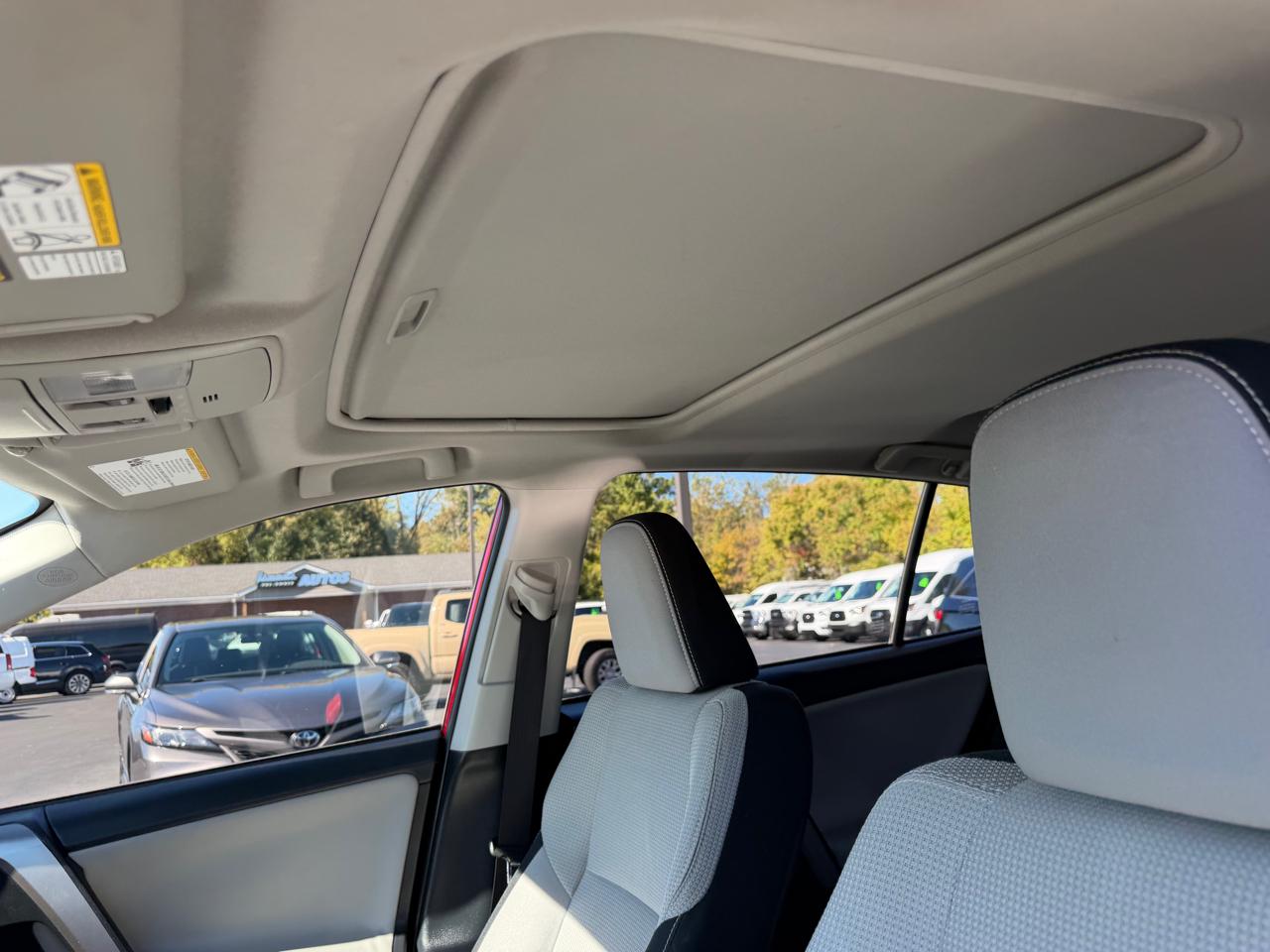 Toyota RAV4 FWD 4dr XLE (Natl) 2016