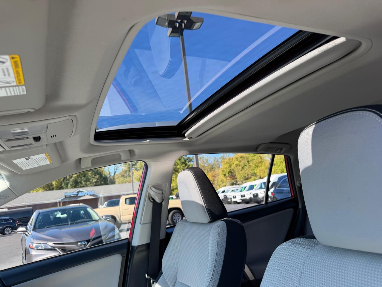 Toyota RAV4 FWD 4dr XLE (Natl) 2016