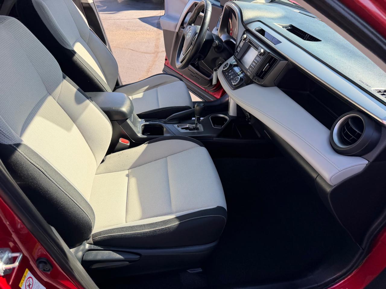 Toyota RAV4 FWD 4dr XLE (Natl) 2016