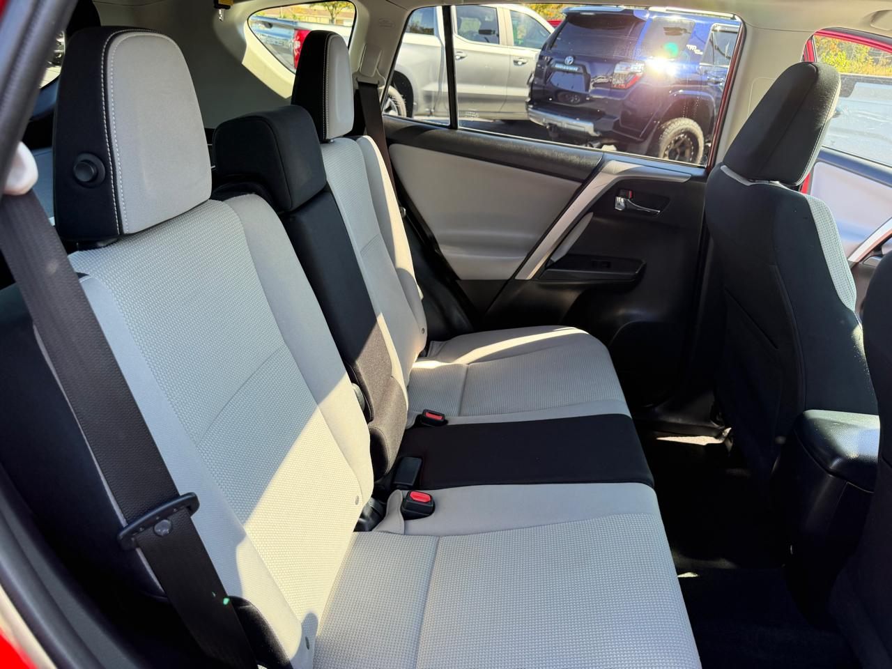 Toyota RAV4 FWD 4dr XLE (Natl) 2016