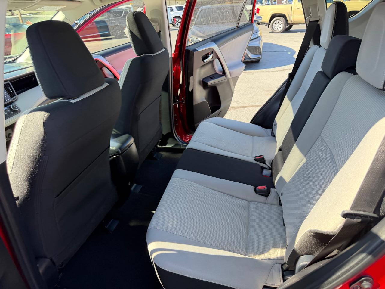 Toyota RAV4 FWD 4dr XLE (Natl) 2016