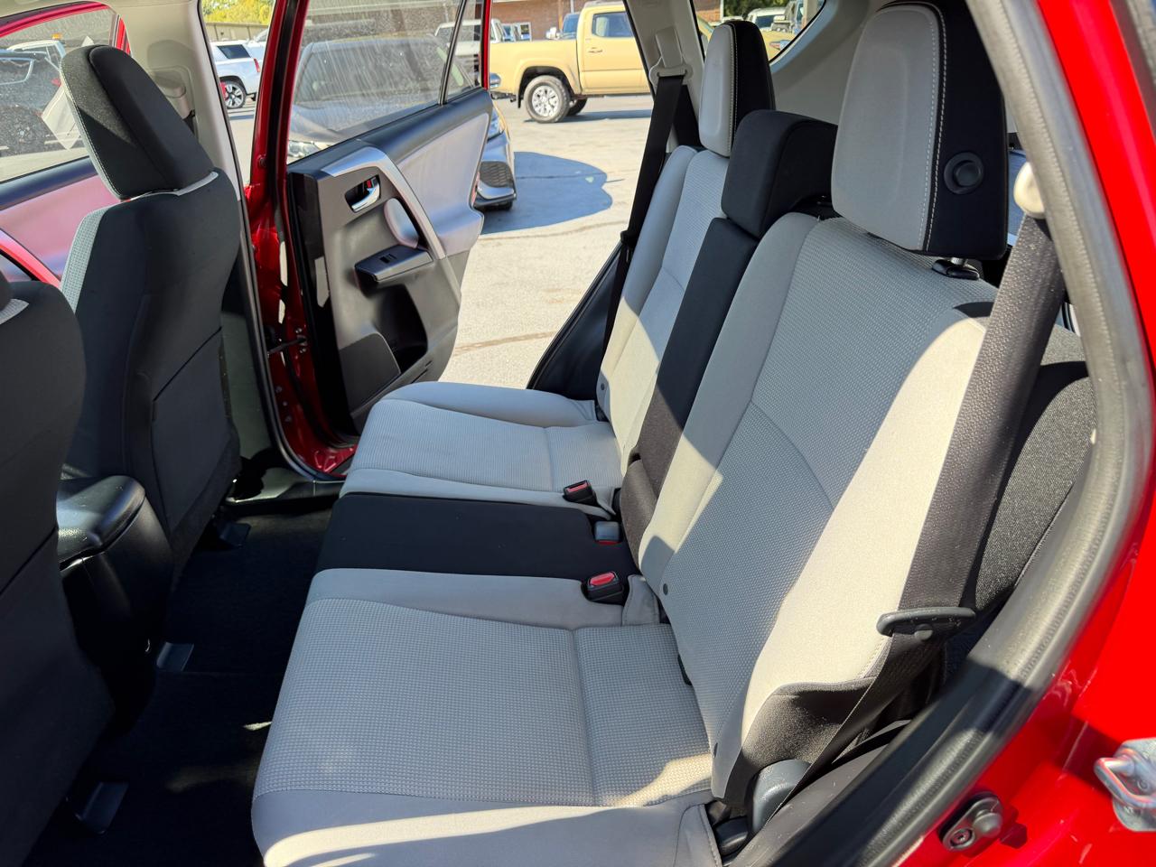 Toyota RAV4 FWD 4dr XLE (Natl) 2016
