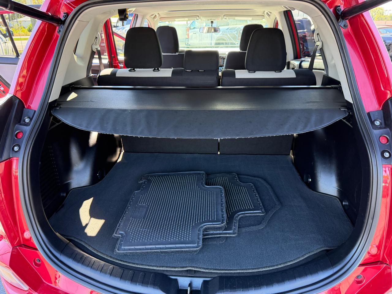 Toyota RAV4 FWD 4dr XLE (Natl) 2016