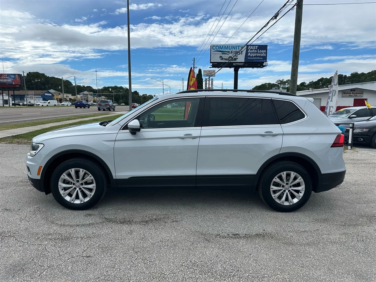 2019 Volkswagen Tiguan SEL R-Line photo 5