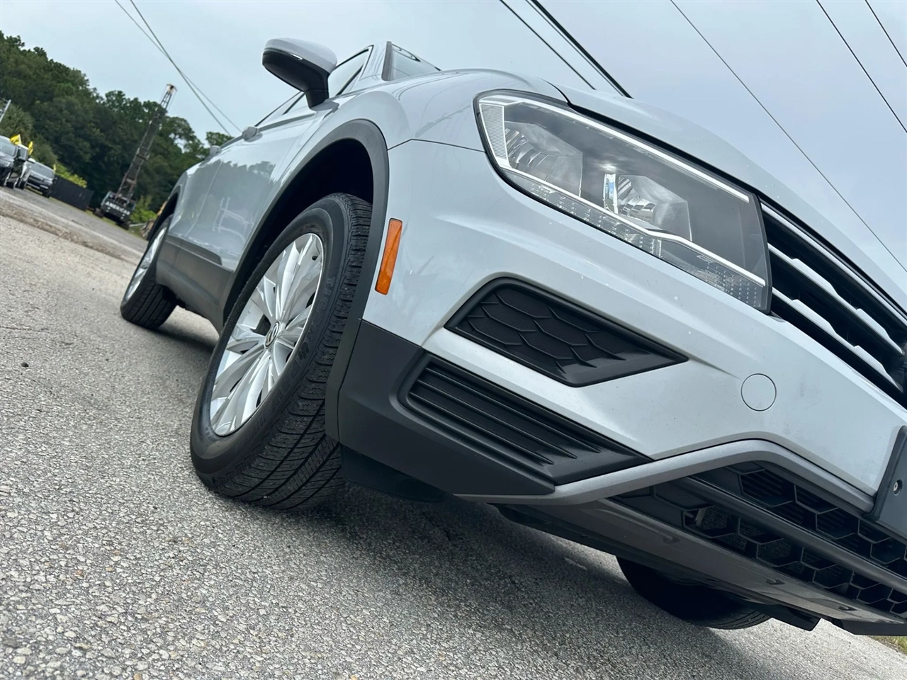 2019 Volkswagen Tiguan SEL R-Line photo 10