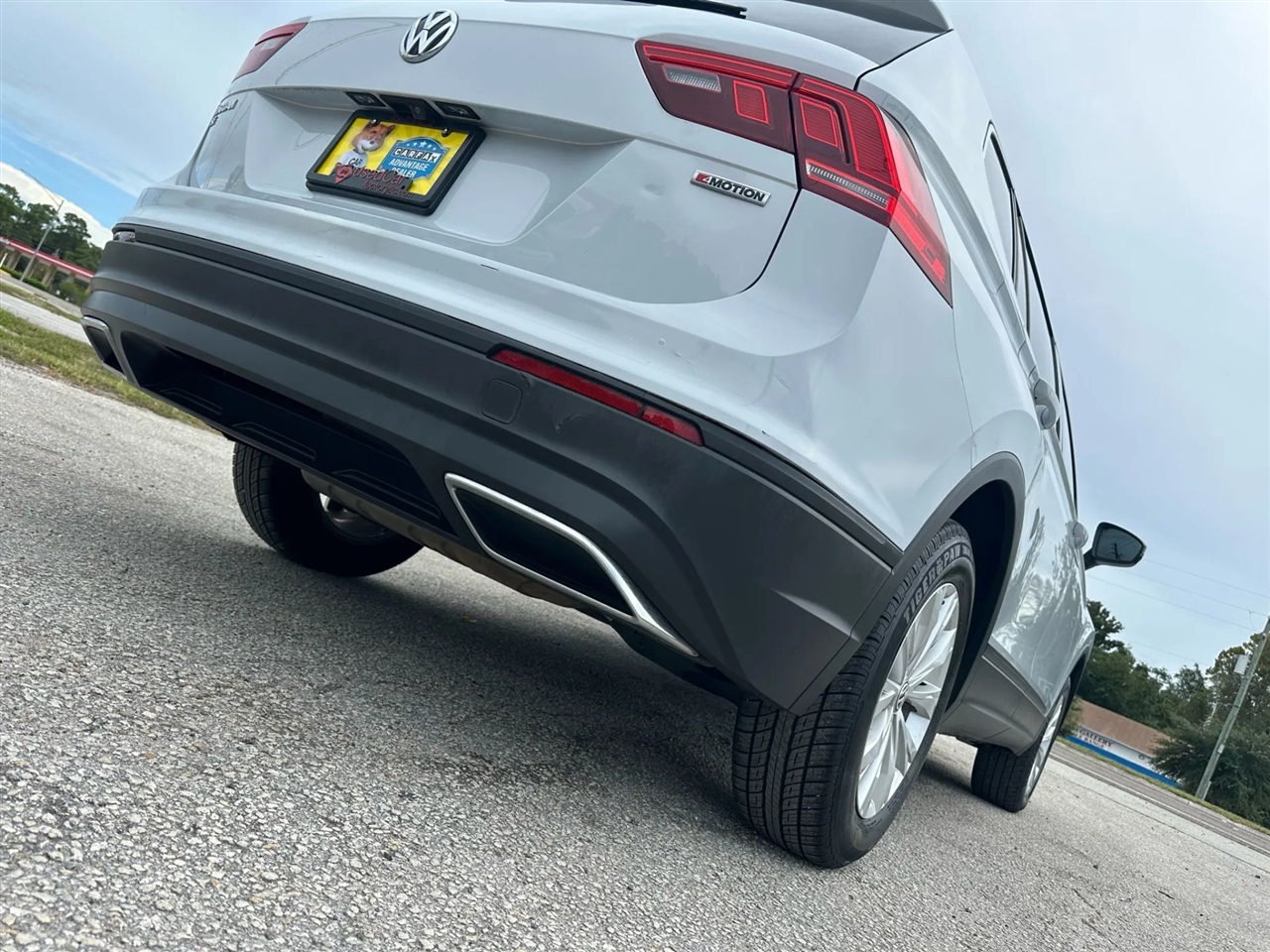2019 Volkswagen Tiguan SEL R-Line photo 11