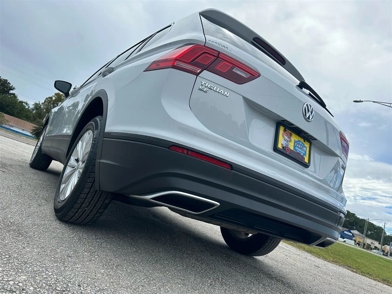 2019 Volkswagen Tiguan SEL R-Line photo 12