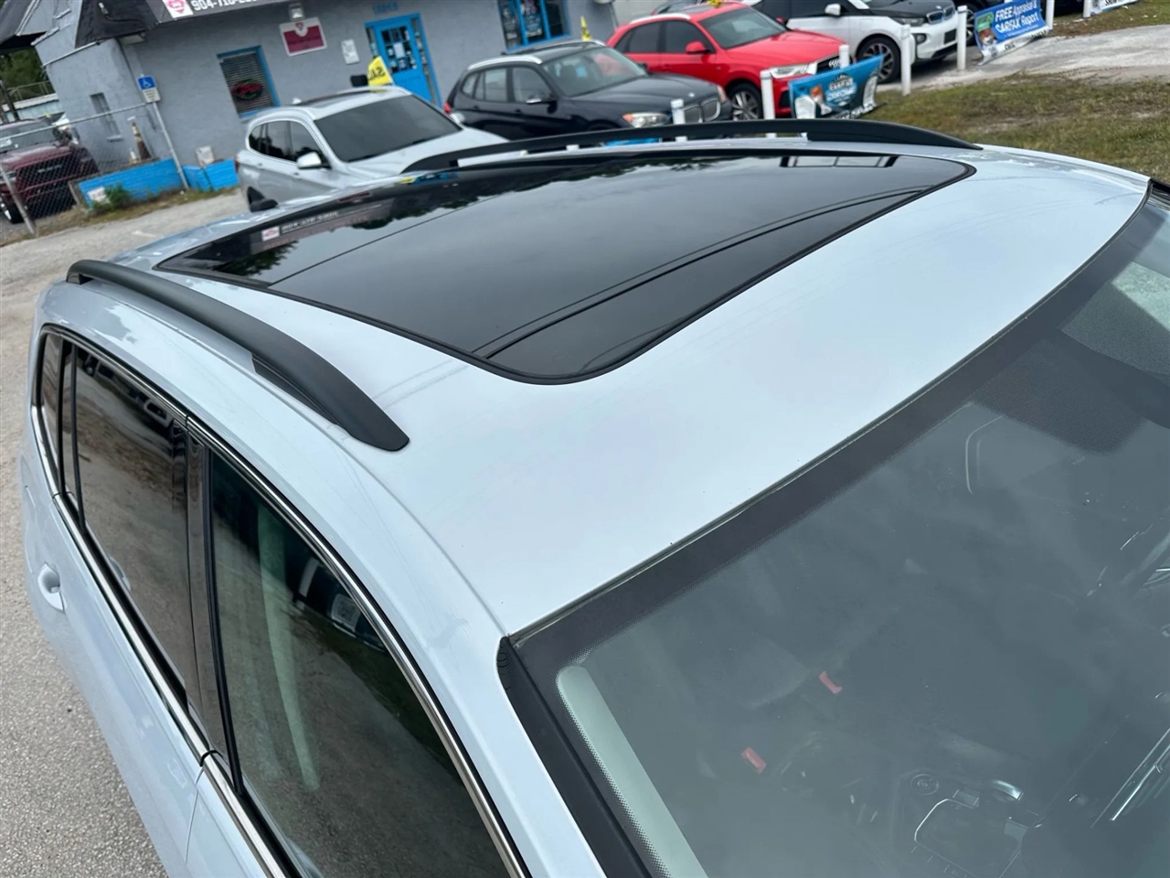 2019 Volkswagen Tiguan SEL R-Line photo 15