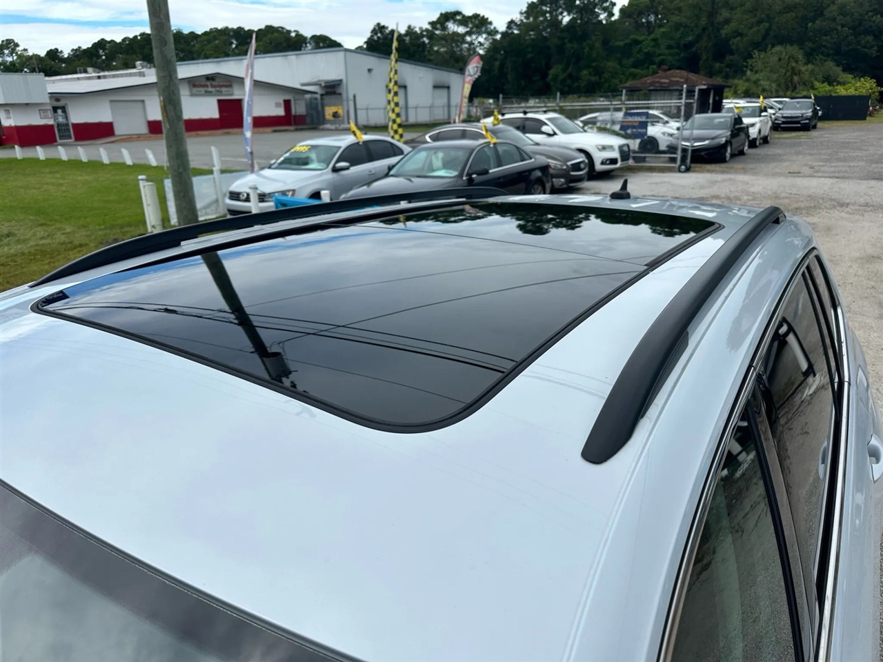 2019 Volkswagen Tiguan SEL R-Line photo 16