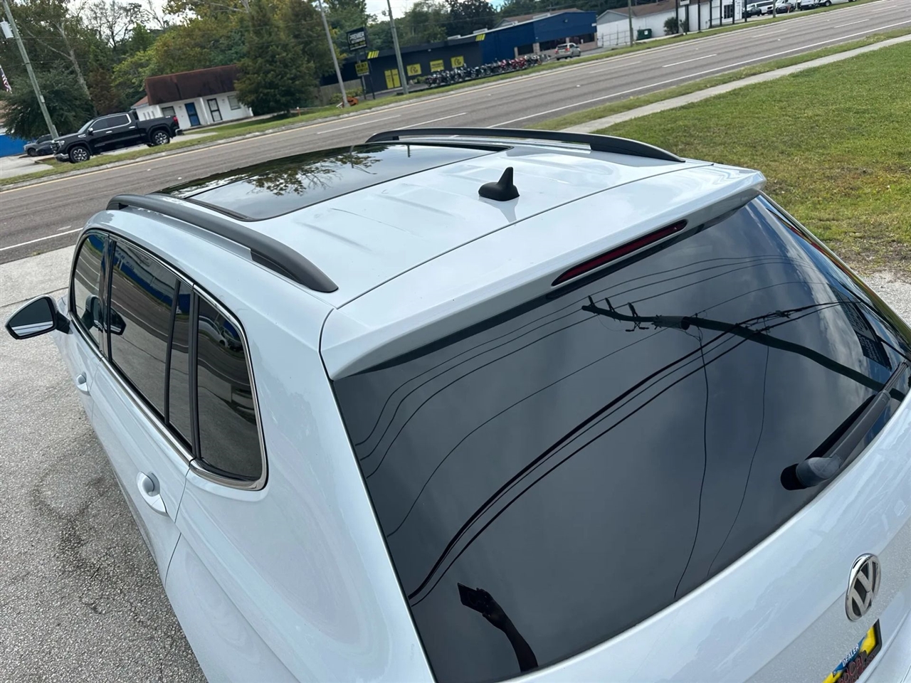 2019 Volkswagen Tiguan SEL R-Line photo 17