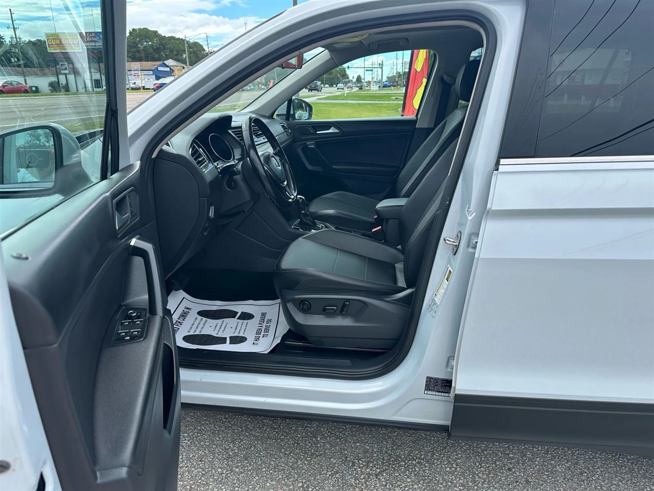 2019 Volkswagen Tiguan SEL R-Line photo 20