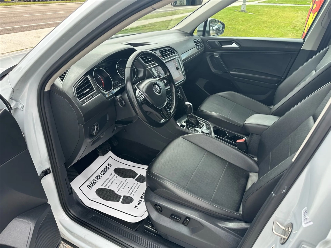 2019 Volkswagen Tiguan SEL R-Line photo 22
