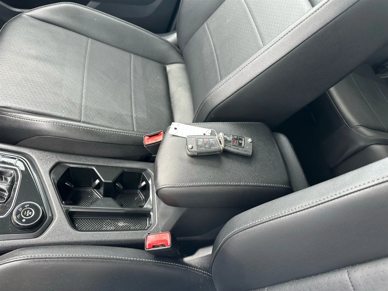 2019 Volkswagen Tiguan SEL R-Line photo 28