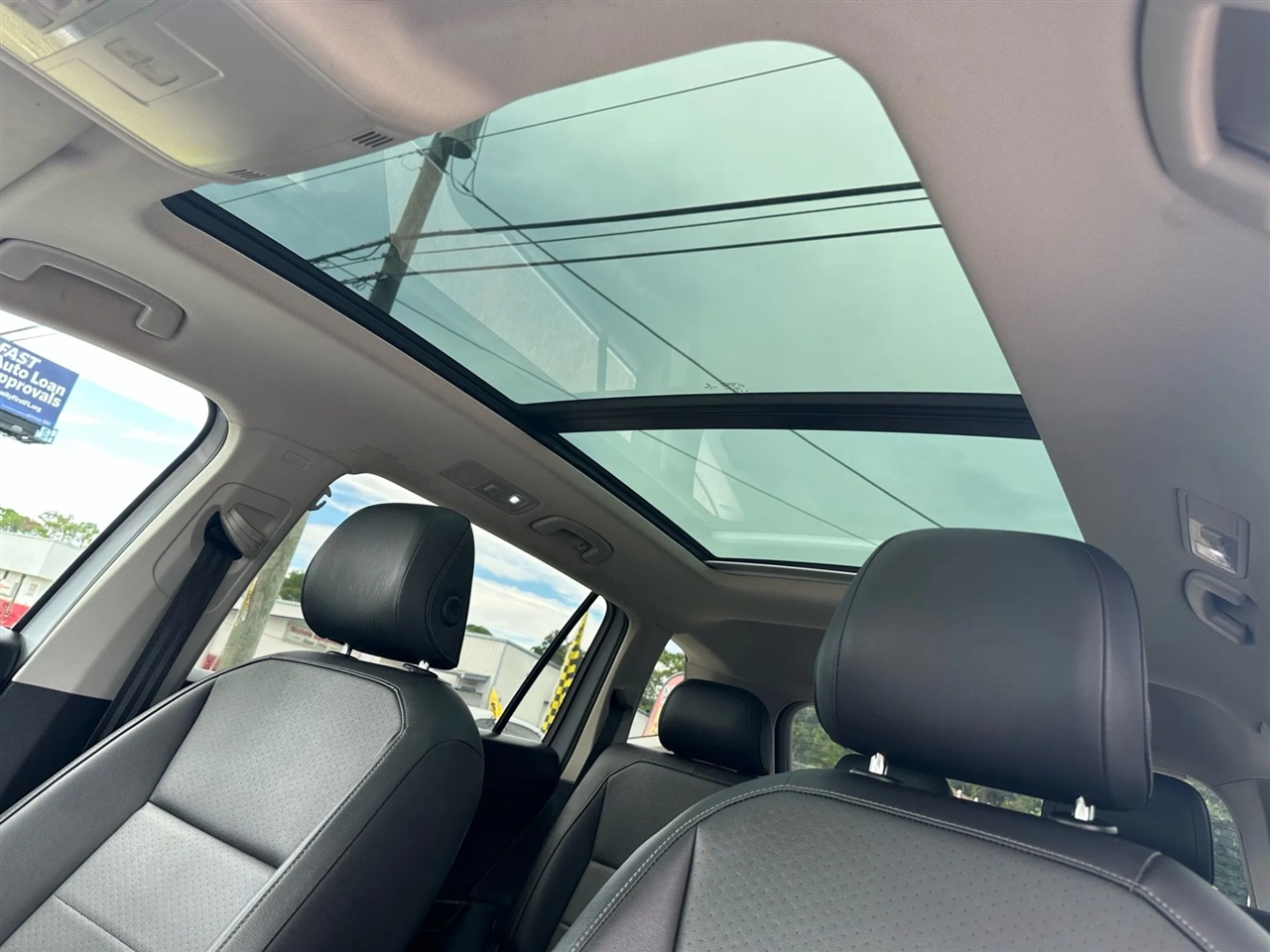 2019 Volkswagen Tiguan SEL R-Line photo 30