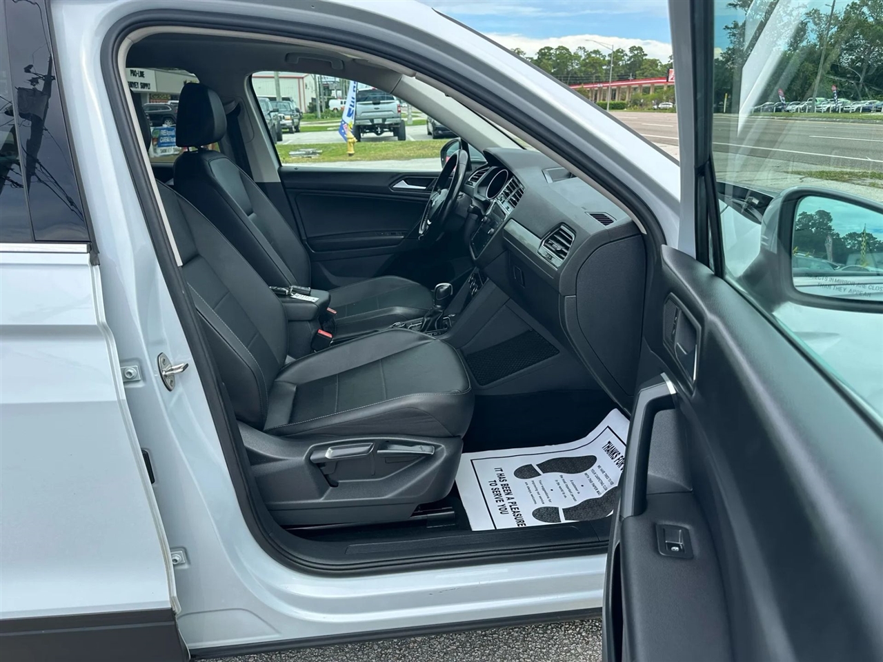 2019 Volkswagen Tiguan SEL R-Line photo 35