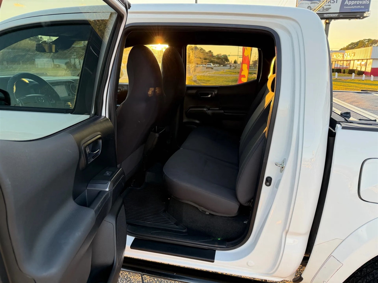 Toyota Tacoma SR5 Double Cab Long Bed V6 6AT 4WD 2019 Toyota Tacoma SR5 Double Cab Long Bed V6 6AT 4WD 2019