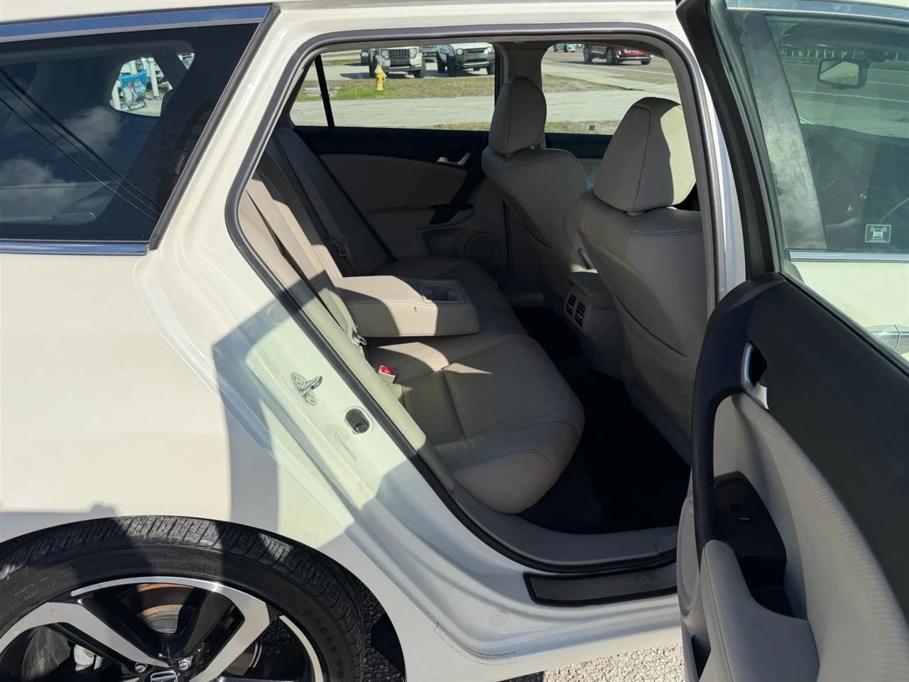 Acura TSX 5-Spd AT 2011