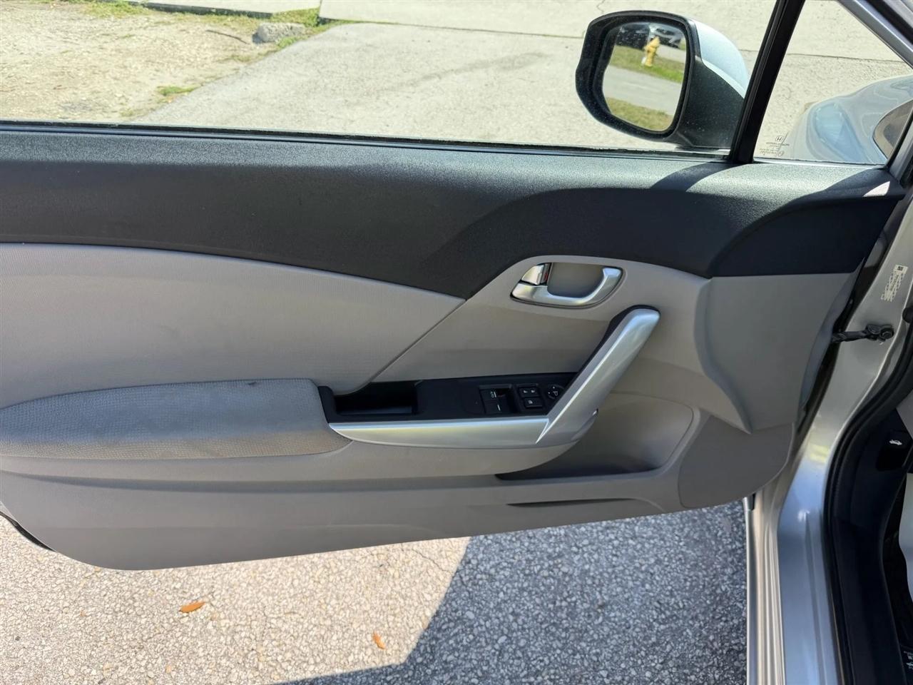 Honda Civic EX Coupe 5-Speed AT 2012