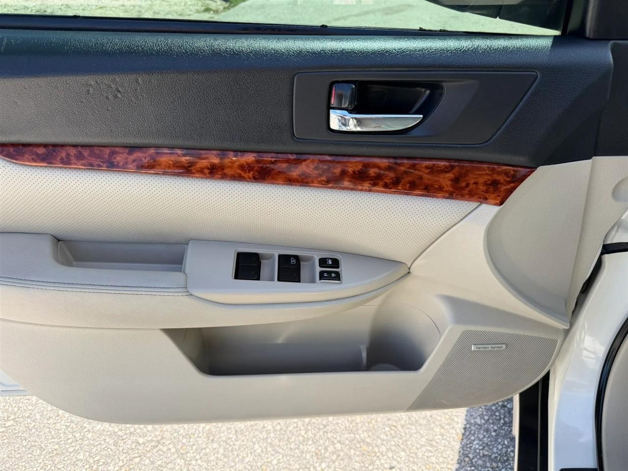 Subaru Outback 3.6R Limited 2011