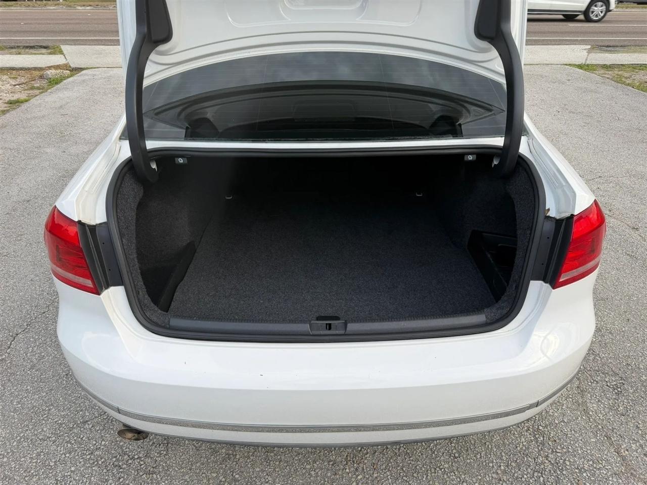 Volkswagen Passat 2.0L TDI SEL Premium 2013