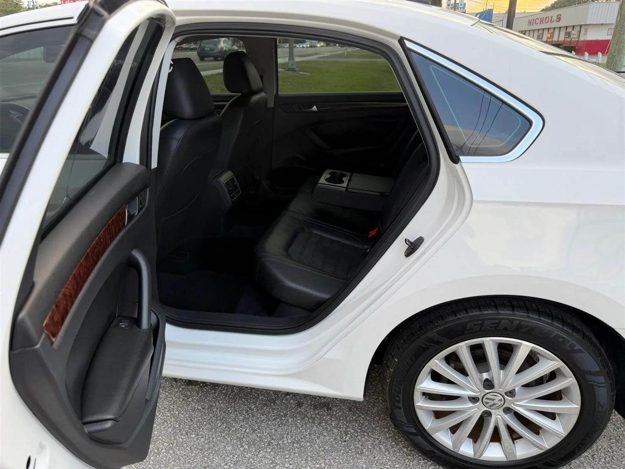 Volkswagen Passat 2.0L TDI SEL Premium 2013